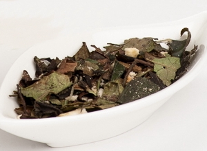 White loose leaf tea with ginger and banana chips